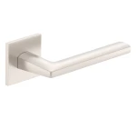 Kliky na čtvercové rozetě Metal-Bud Rumba Fit - matná mosaz (1) (1) (1) (1)