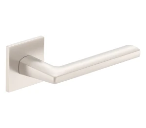 Kliky na čtvercové rozetě Metal-Bud Rumba Fit - matná mosaz (1) (1) (1) (1)